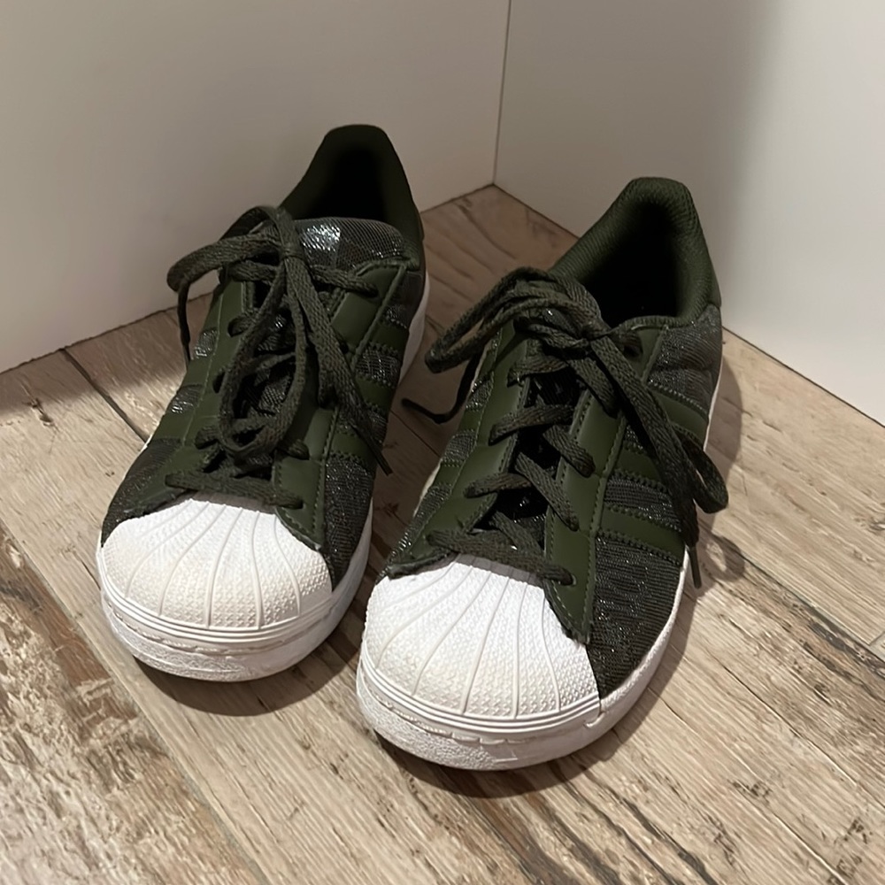Girls superstar camo